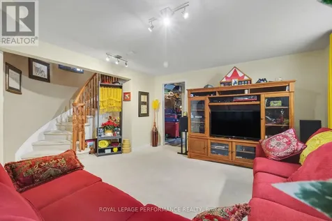 2202 Clendenan Crescent Ottawa ON K4A 4S8