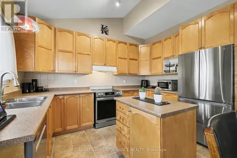 2202 Clendenan Crescent Ottawa ON K4A 4S8