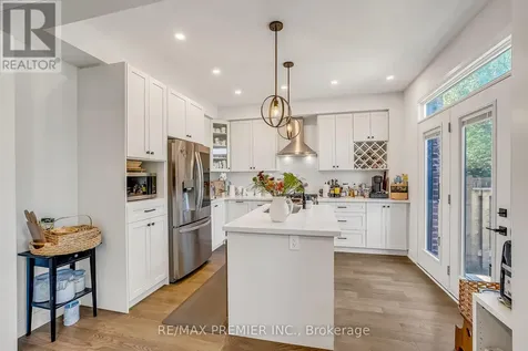 25 Low Boulevard Uxbridge ON L9P 1W7