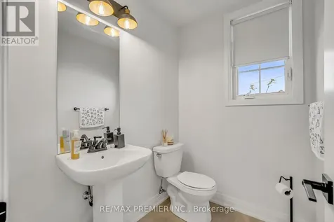 25 Low Boulevard Uxbridge ON L9P 1W7
