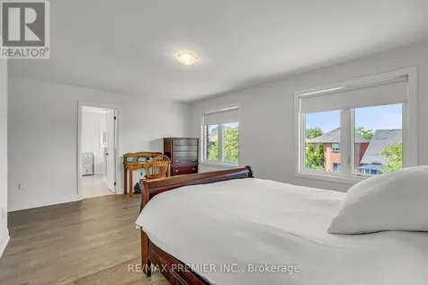 25 Low Boulevard Uxbridge ON L9P 1W7