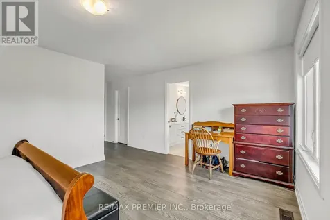 25 Low Boulevard Uxbridge ON L9P 1W7