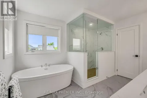 25 Low Boulevard Uxbridge ON L9P 1W7