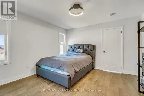 25 Low Boulevard Uxbridge ON L9P 1W7