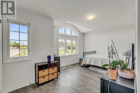 25 Low Boulevard Uxbridge ON L9P 1W7