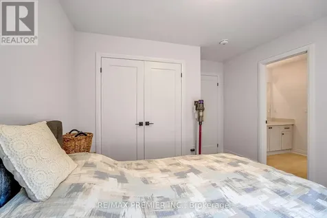 25 Low Boulevard Uxbridge ON L9P 1W7