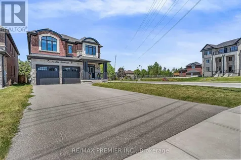 25 Low Boulevard Uxbridge ON L9P 1W7