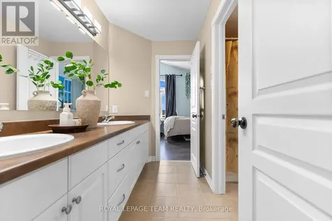 508 Dusty Miller Crescent Ottawa ON K1V 2K1