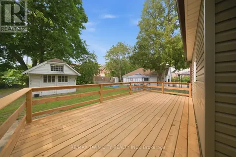 14 Bond Street West Brantford ON N3R 4G5