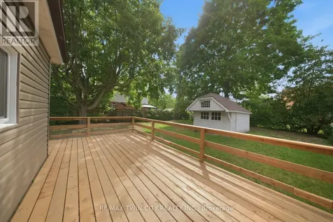 14 Bond Street West Brantford ON N3R 4G5