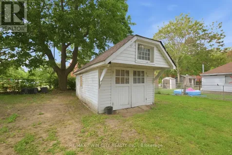 14 Bond Street West Brantford ON N3R 4G5