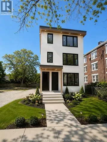 1336 University Windsor ON N9B 1B5