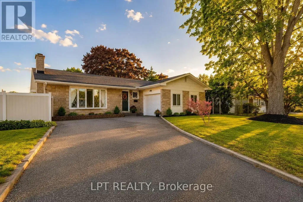 39 Hadley Circle Ottawa ON K2H 6P1