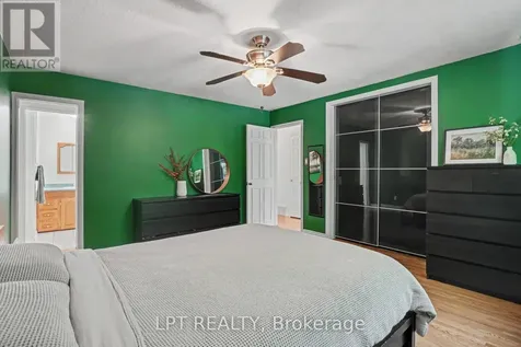 39 Hadley Circle Ottawa ON K2H 6P1
