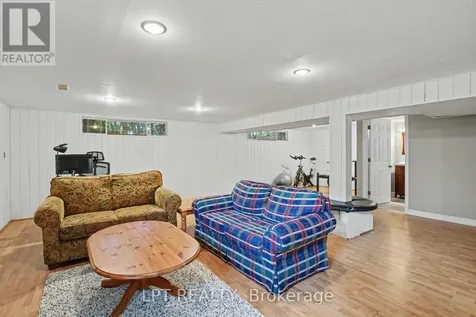 39 Hadley Circle Ottawa ON K2H 6P1