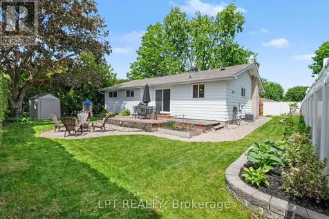 39 Hadley Circle Ottawa ON K2H 6P1