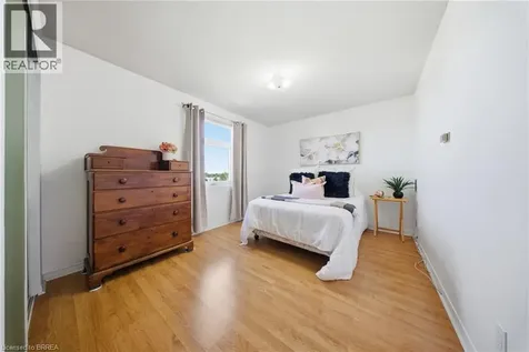 9 Bonheur Court Brantford ON N3P 1Z5