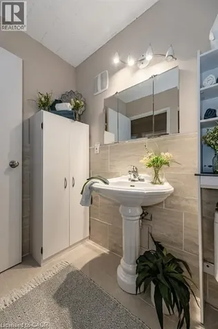 75 Hazelglen Drive Kitchener ON N2M 2E2