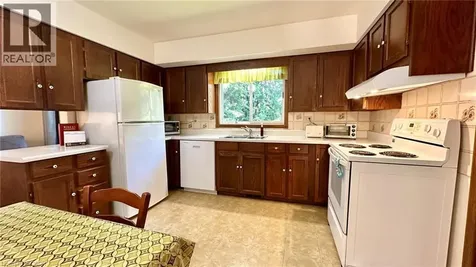 63 Lee Avenue Simcoe ON N3Y 5B7