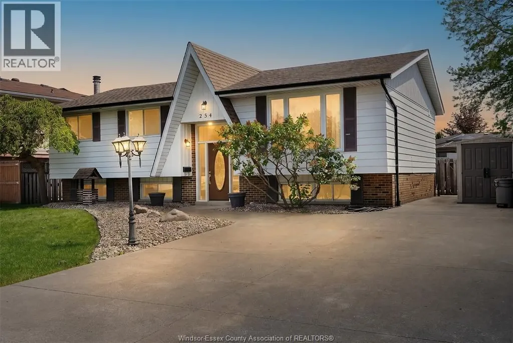 254 Terra Lou Drive Belle River ON N8L 0L7