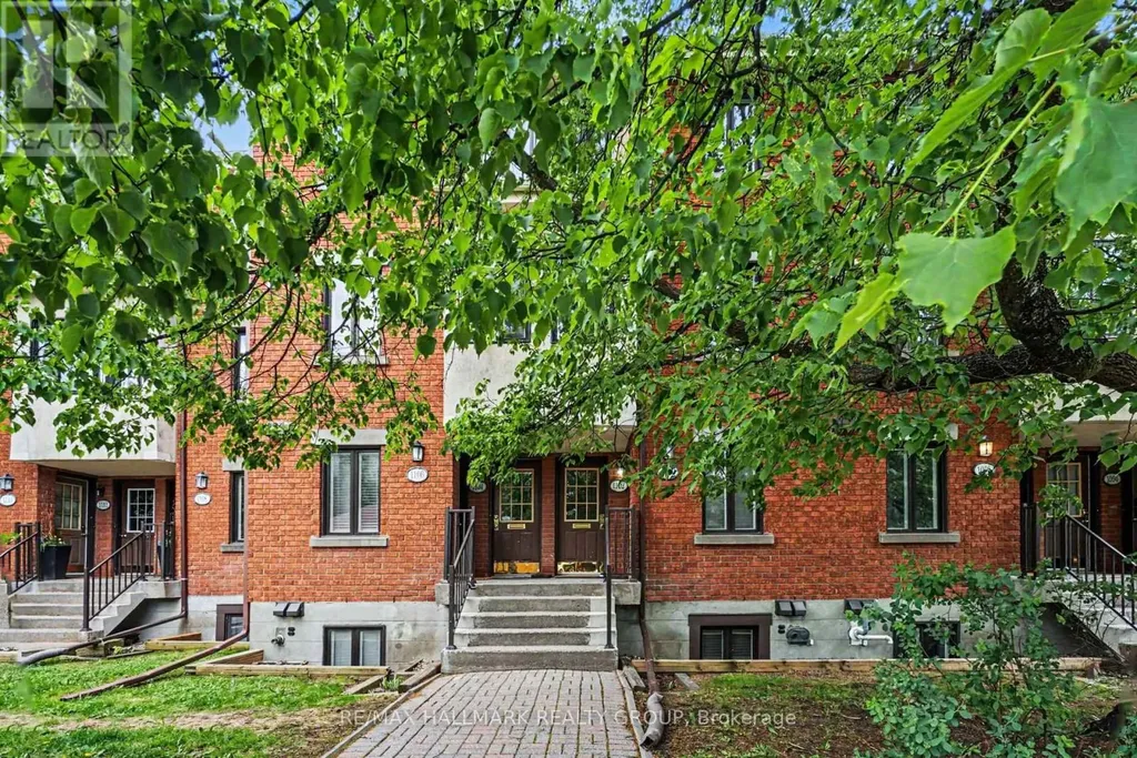 1102 Blasdell Avenue Ottawa ON K1K 0C3