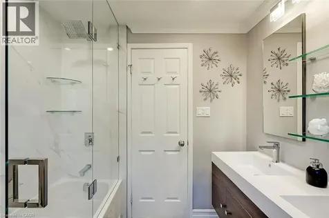 2100 Worthington Drive Oakville ON L6L 1E3