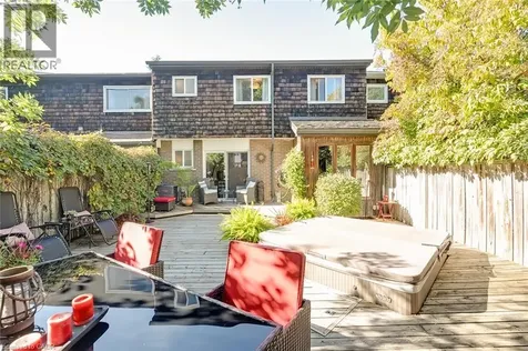 2100 Worthington Drive Oakville ON L6L 1E3