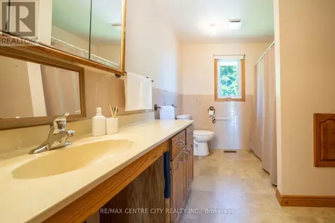 2200 Katesville Drive Adelaide Metcalfe ON N0M 2B0