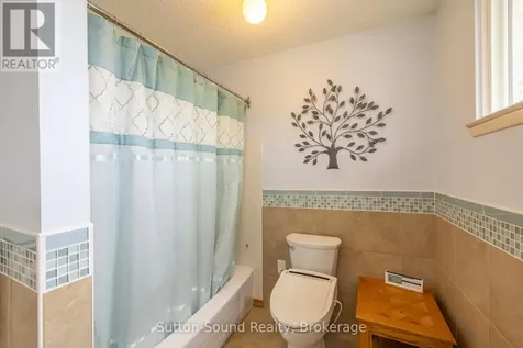 82 Laurie Crescent Owen Sound ON N4K 6C3