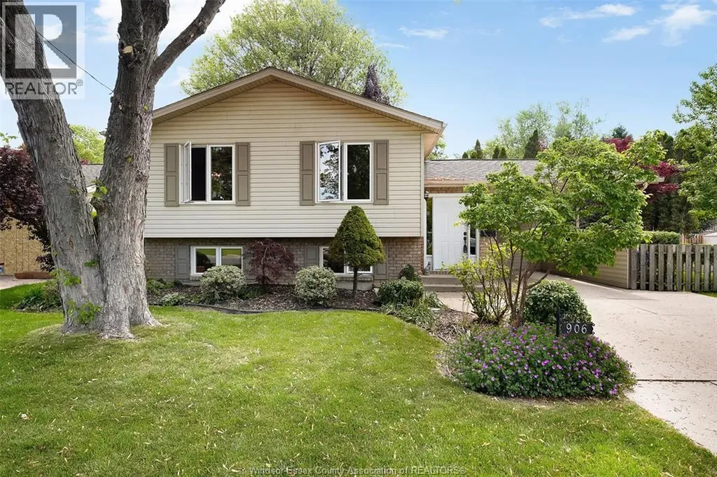 906 Bayview Avenue Kingsville ON N9Y 3M2