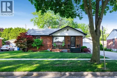 2840 Randolph Avenue Windsor ON N9E 3E2