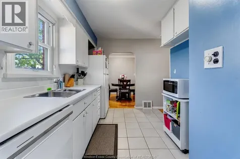 2840 Randolph Avenue Windsor ON N9E 3E2