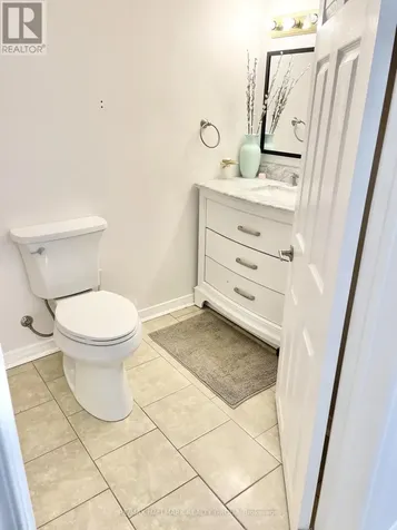 847 Ivanhoe Avenue Ottawa ON K2B 5S2