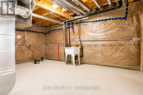 516 Loury Row Ottawa ON K1W 0M7