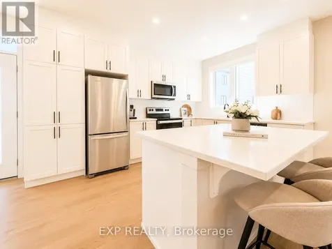 647 Crevier Walk Ottawa ON K1W 0M7