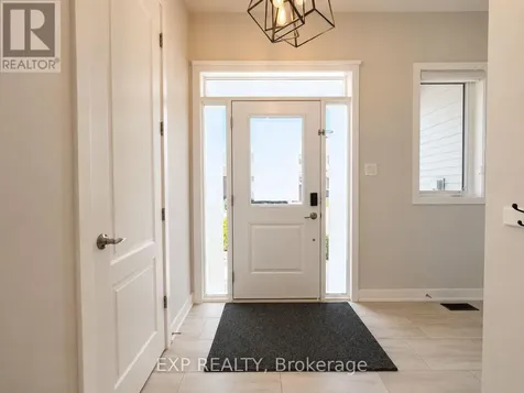 647 Crevier Walk Ottawa ON K1W 0M7