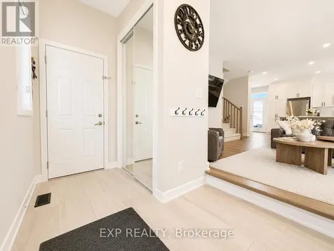 647 Crevier Walk Ottawa ON K1W 0M7