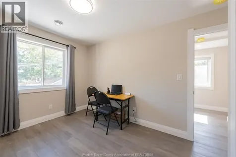912 Hall Avenue Windsor ON N9A 2M5