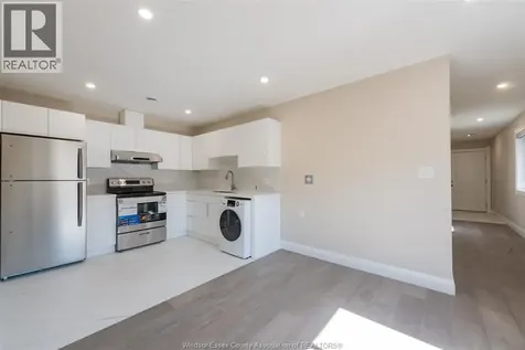 912 Hall Avenue Windsor ON N9A 2M5