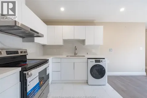 912 Hall Avenue Windsor ON N9A 2M5