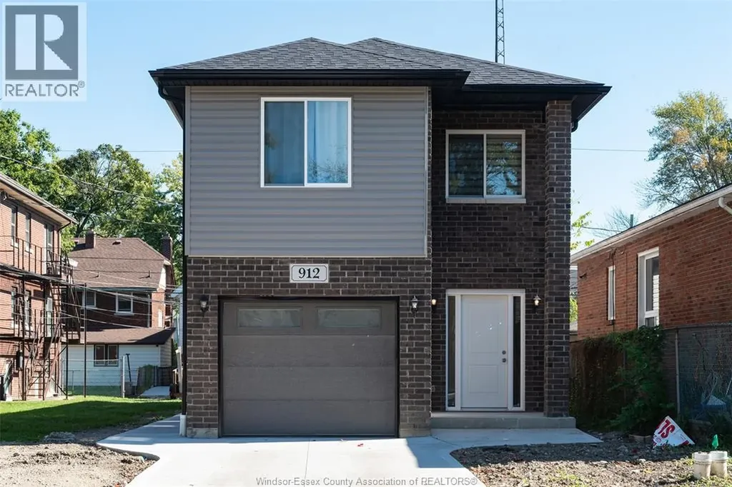 912 Hall Avenue Windsor ON N9A 2M5