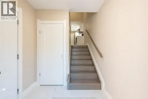 912 Hall Avenue Windsor ON N9A 2M5