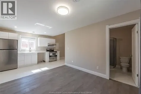 912 Hall Avenue Windsor ON N9A 2M5