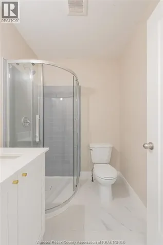 912 Hall Avenue Windsor ON N9A 2M5