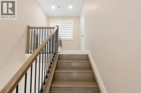 912 Hall Avenue Windsor ON N9A 2M5