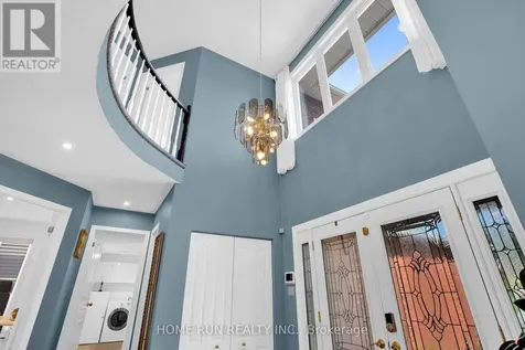 6 Zokol Crescent Ottawa ON K2K 2K5