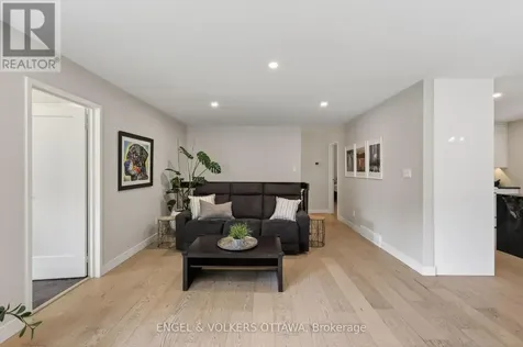 164 Mcclintock Way Ottawa ON K2L 2A4