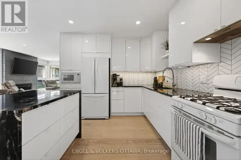 164 Mcclintock Way Ottawa ON K2L 2A4