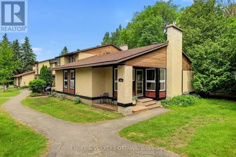 164 Mcclintock Way Ottawa ON K2L 2A4