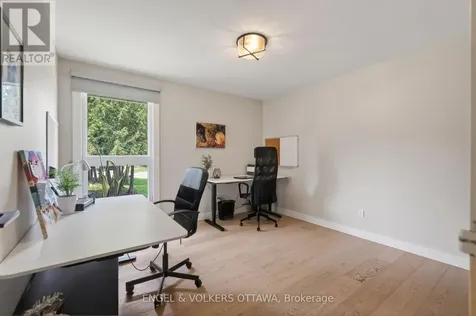 164 Mcclintock Way Ottawa ON K2L 2A4